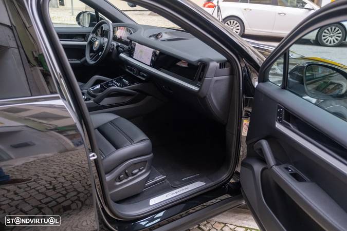 Porsche Cayenne Coupé E-Hybrid - 16