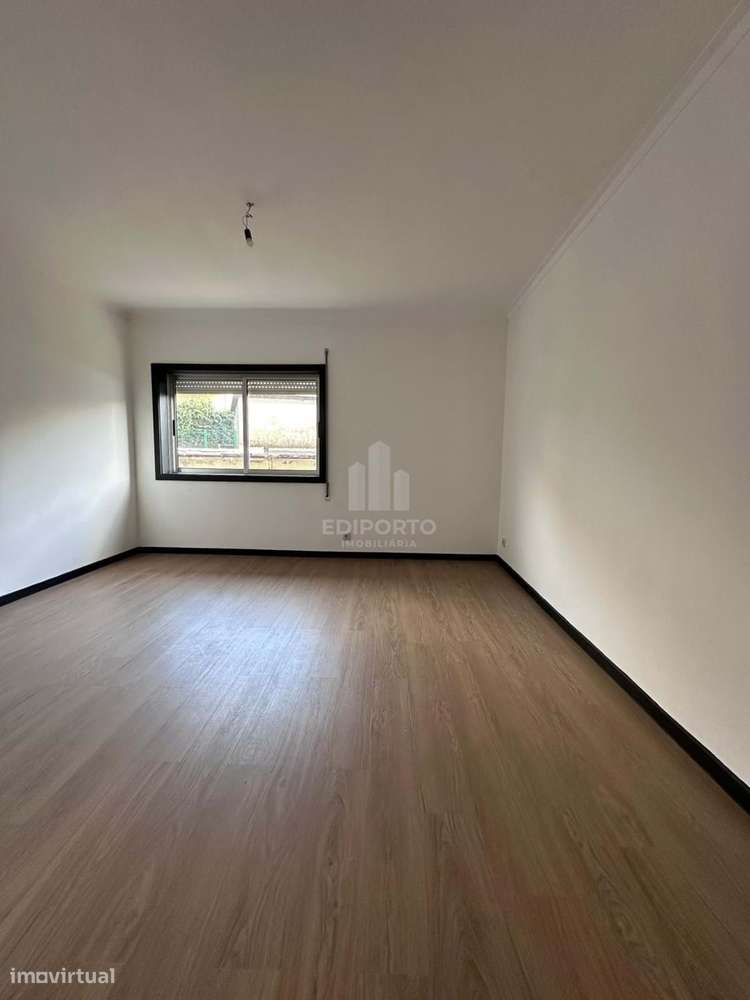 Apartamento T3 totalmente renovado no centro de Rio Tinto-2