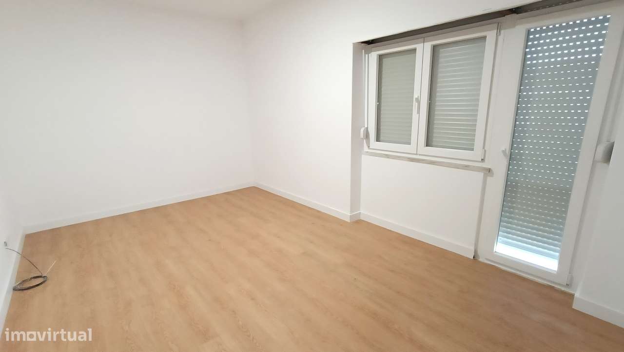 T3 c/ 3 frentes, localizado no Montijo, c/ 3 varandas - remodelado-9