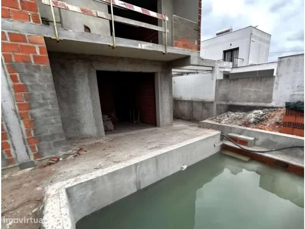 MORADIA T4 EM FERNÃO FERRO - NOVA (COM PISCINA)-11