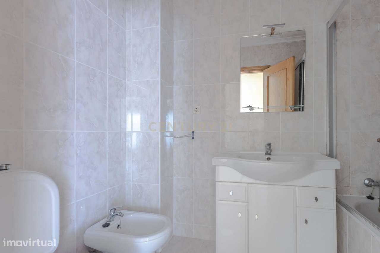 Soberbo Apartamento T2 com Vista Mar Canidelo-17