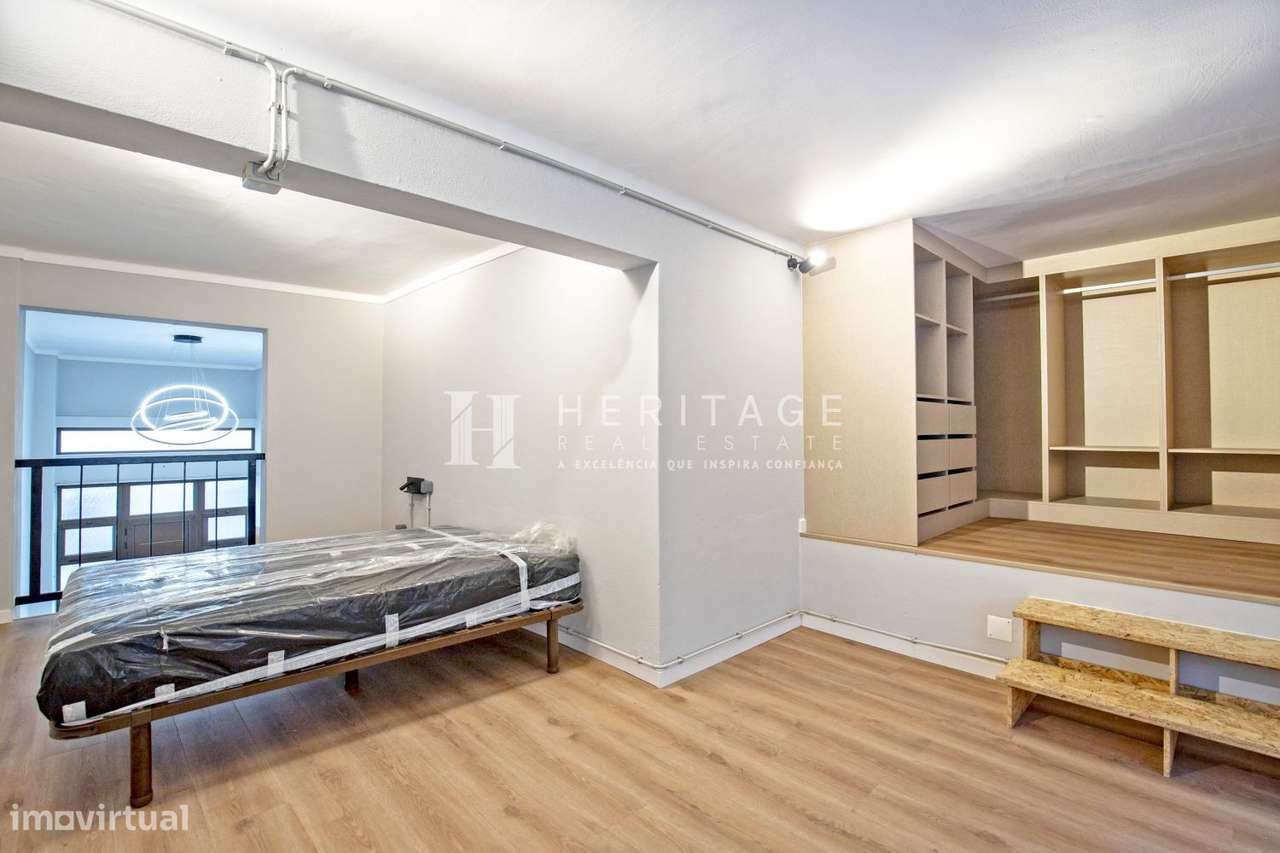 Loja situada na Rua Alexandre Herculano-18