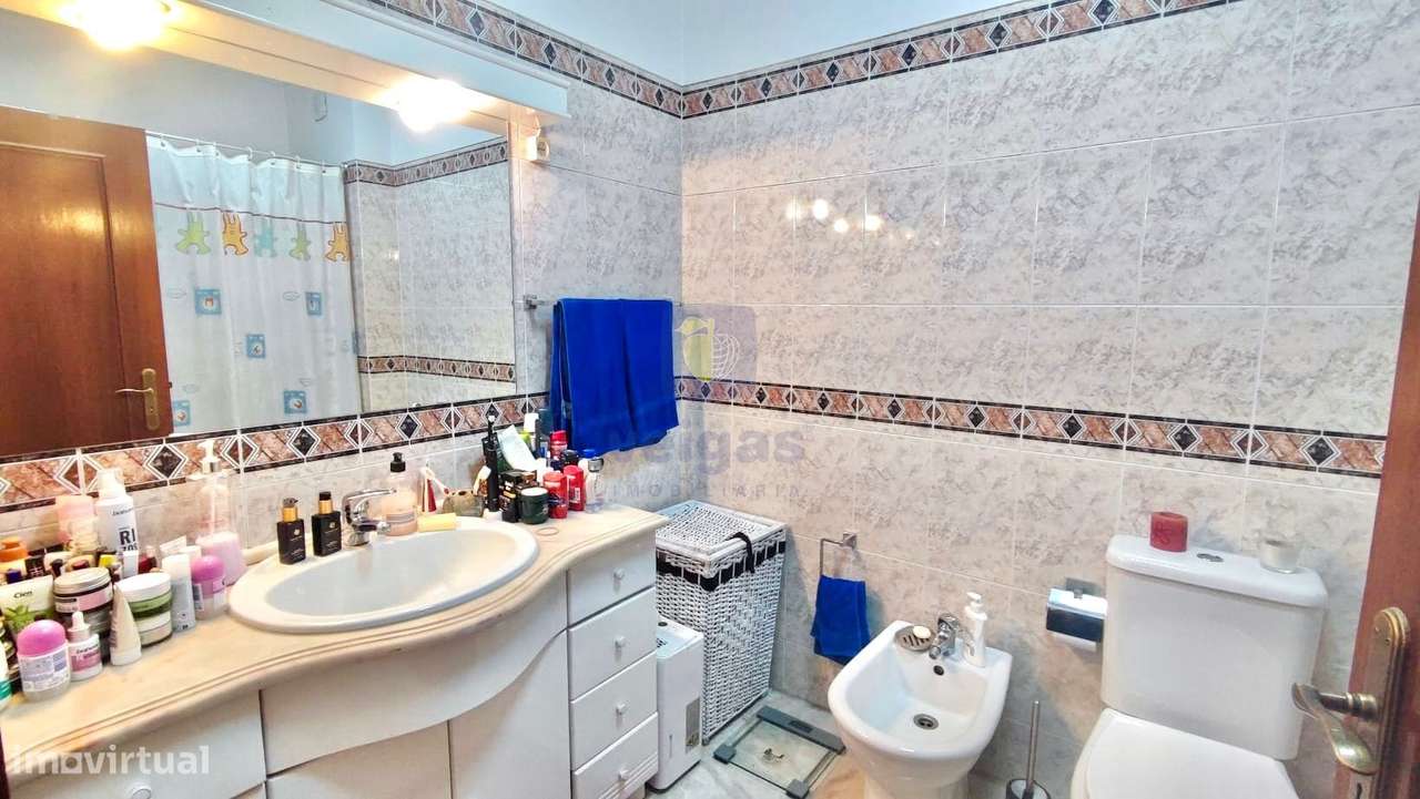 Apartamento T2 com Varanda , Arrecadação e vista Rio em Alverca-15