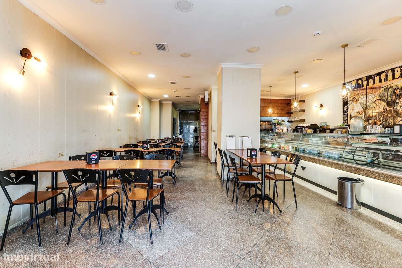 Trespasse de Pastelaria/Restaurante com Fabrico Próprio na Rua Castilh - Grande imagem: 3/36