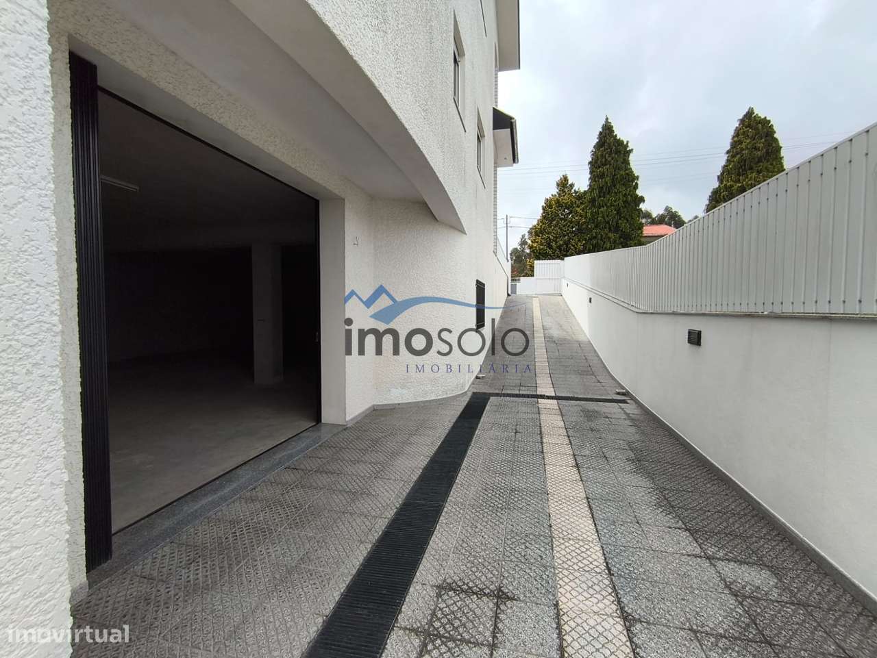 Moradia T3 com Loja Comercial em São João de Ver-9