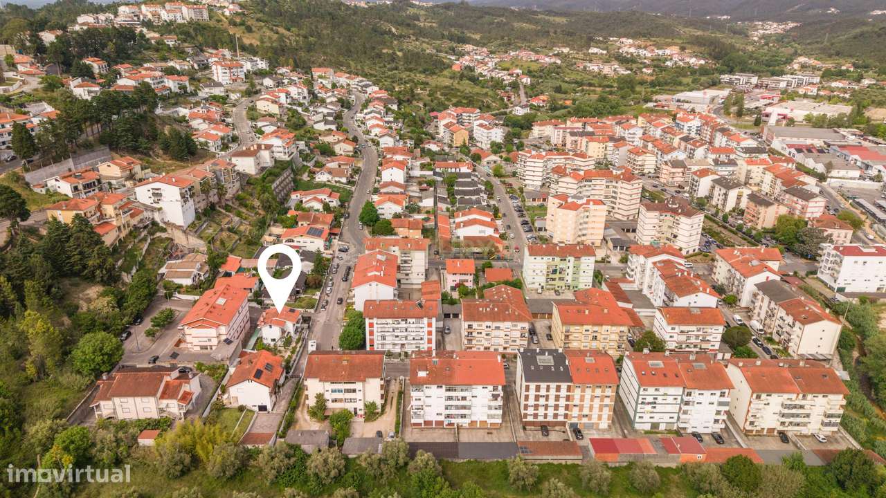 Moradia T5 com sótão + Anexo T1 + Estúdio | Garagem | Santa Apolónia-29