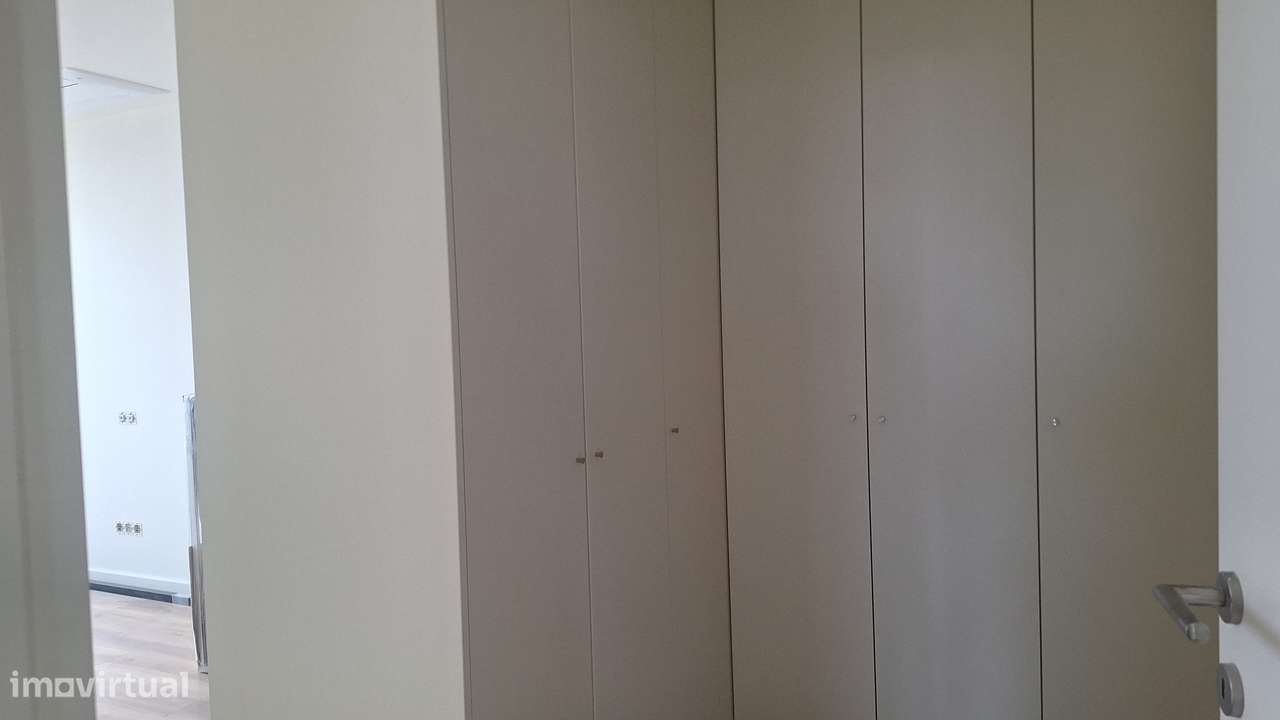 Apartamento T3 | 3 Suítes Varandas |Vista Rio Douro | Porto 2 Carros-17