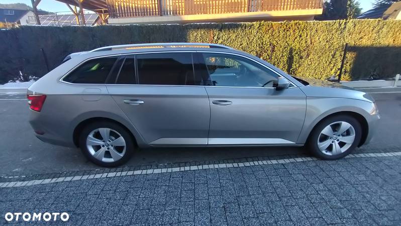 Skoda Superb 1.6 TDI Ambition DSG - 6