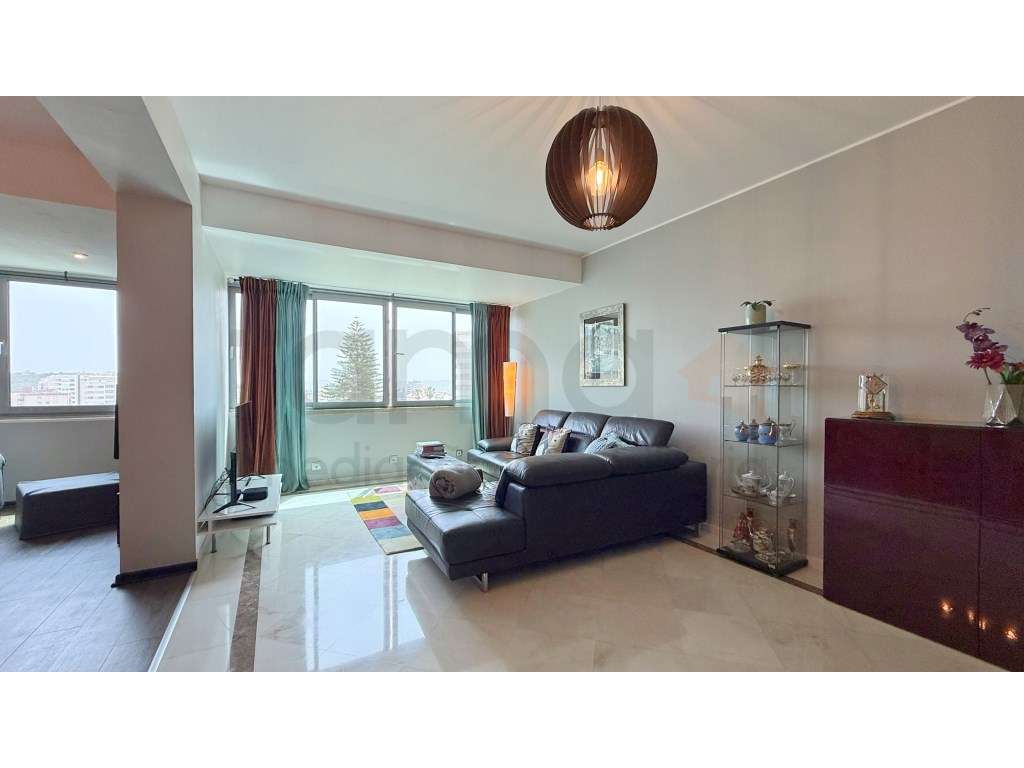 Apartamento T4 em Miraflores-12