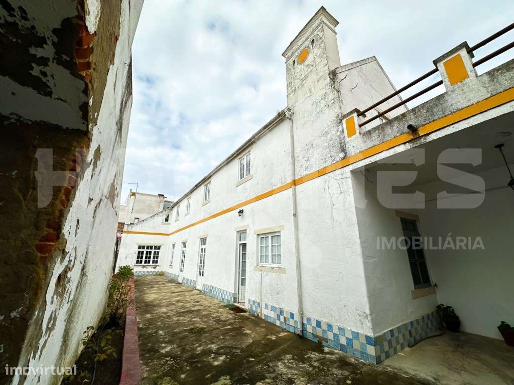 Moradia Secular de Charme | Casa + Jardim + Anexos | Potencial Hote...-53