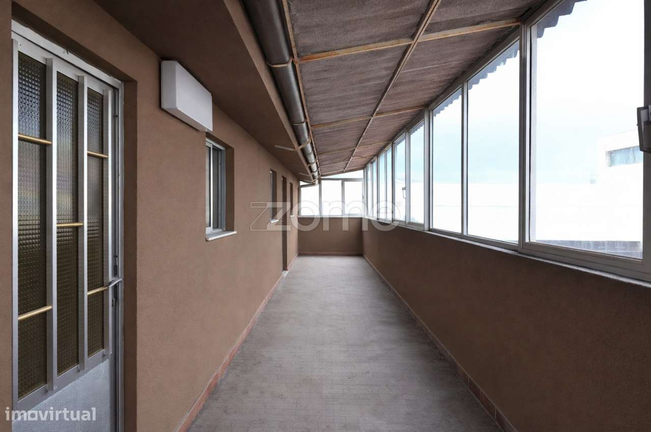 Propriedade de Grande Dimensão com Habitação e Área Industrial-21