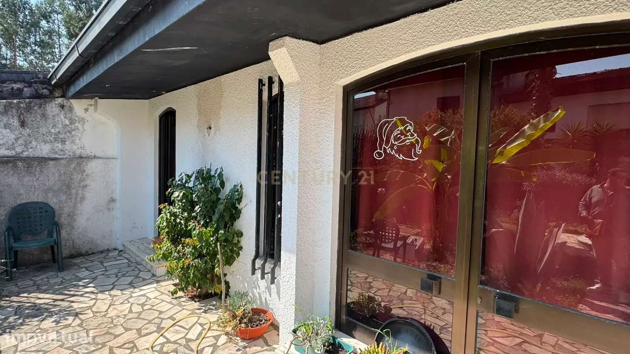 Moradia T2 Geminada com 3 Frentes, anexo multiuso, churrasqueira e Jar-9