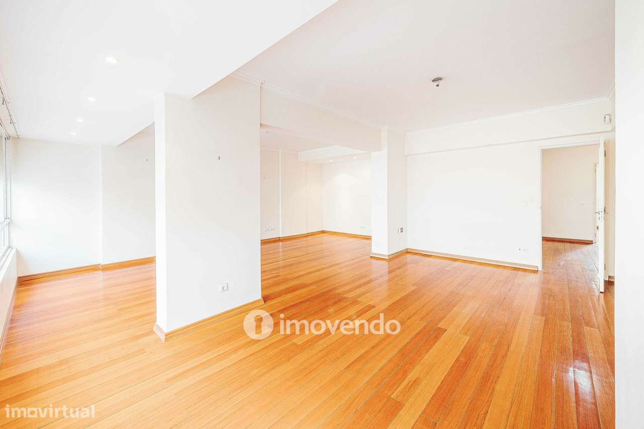 Apartamento T3 pronto a habitar, com estacionamento, na Portela - Grande imagem: 4/45