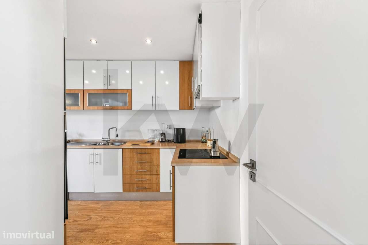 Moradia T4+1 com Piscina Coberta, Jardim e Churrasqueira em Alcoitão,-9