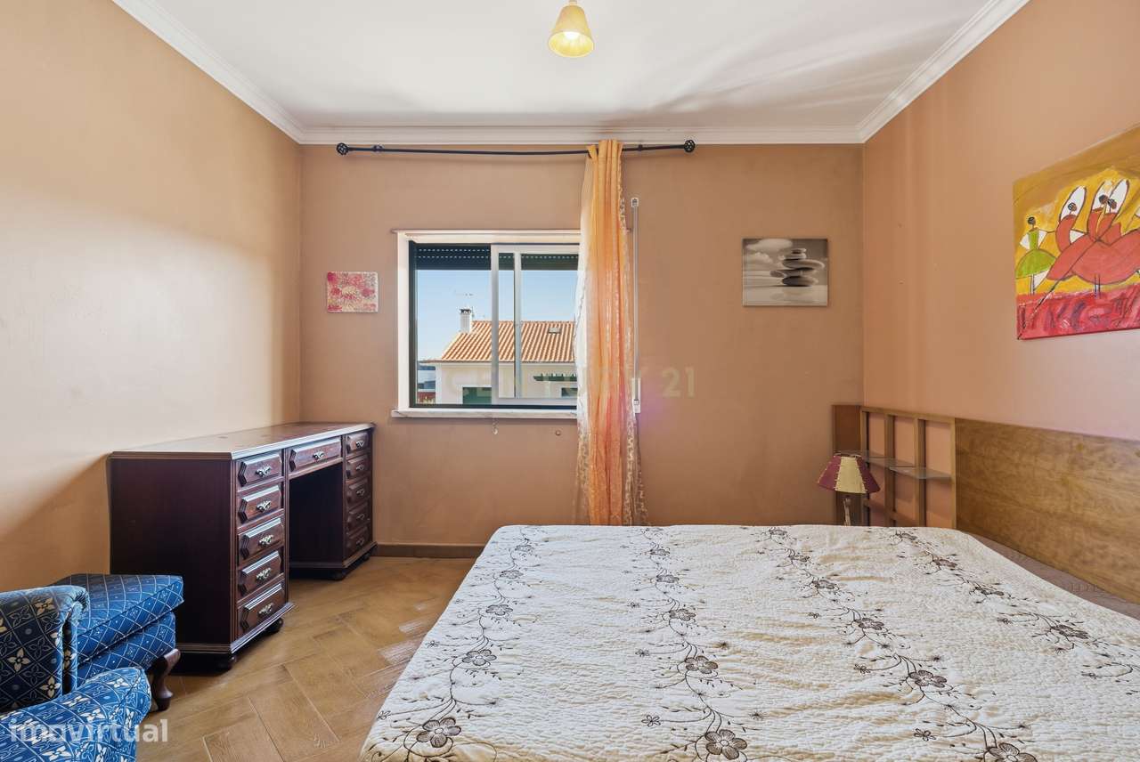 Moradia T3 com piscina e vista campo em Localização Privilegiada-24