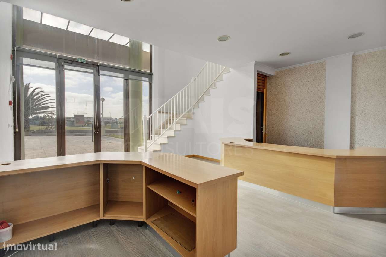 Loja com 2 Pisos no Centro de Peniche — Uma Oportunidade Imperdível! - Grande imagem: 4/26