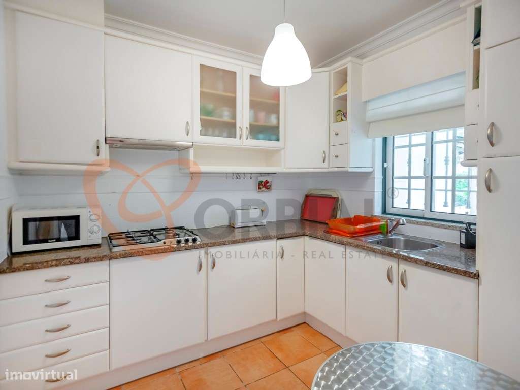 Moradia V2 para venda, inserida em condomínio privado com piscina, ...-8