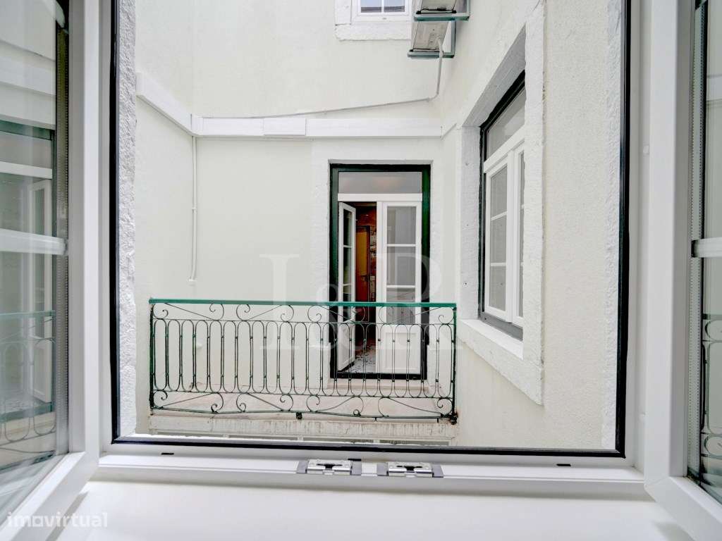 Apartamento T3 totalmente renovado no Chiado, Lisboa-13