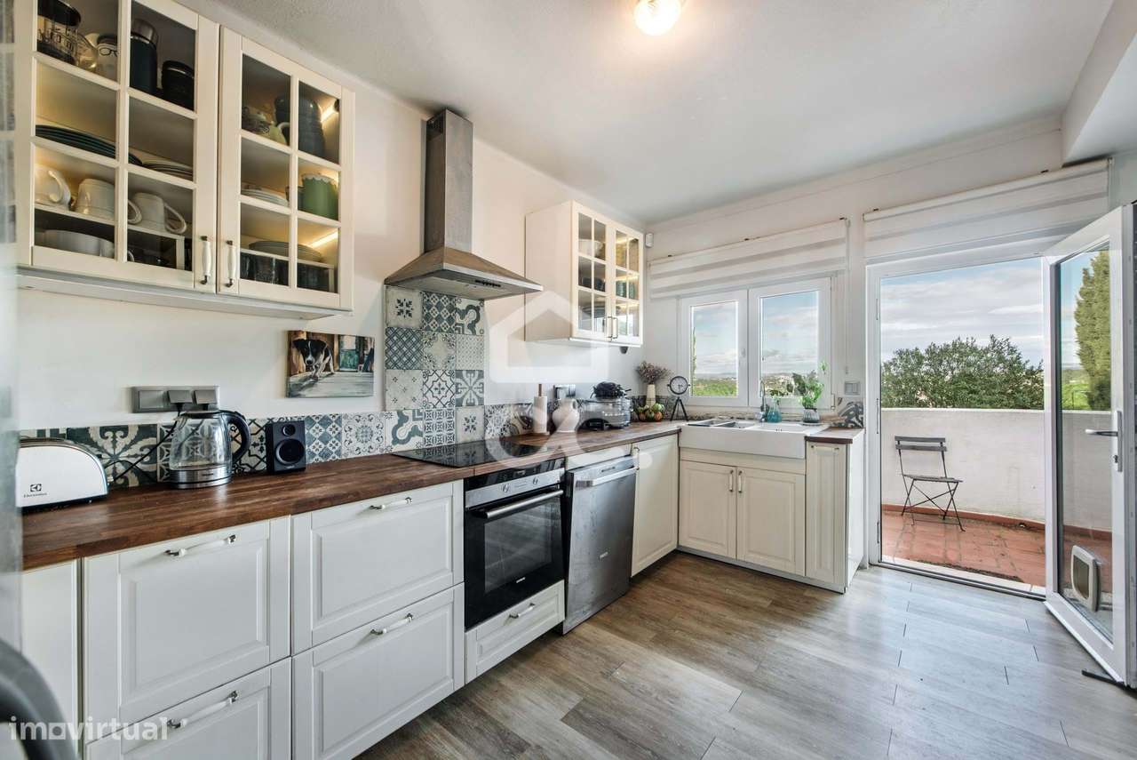 Moradia T4 independente com piscina e terreno em Alcantarilha-10