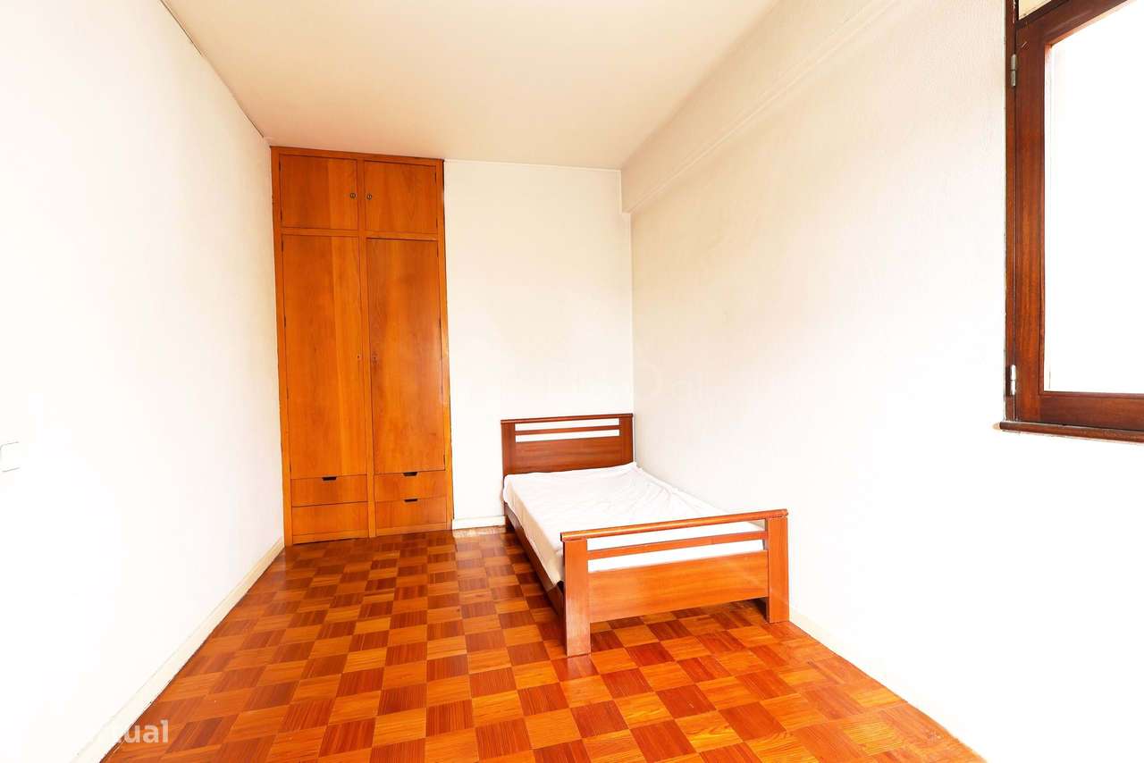 T4 COM 3 FRENTES SOLARES E ÁREAS ACIMA DA MÉDIA | METRO DE CHELAS-10