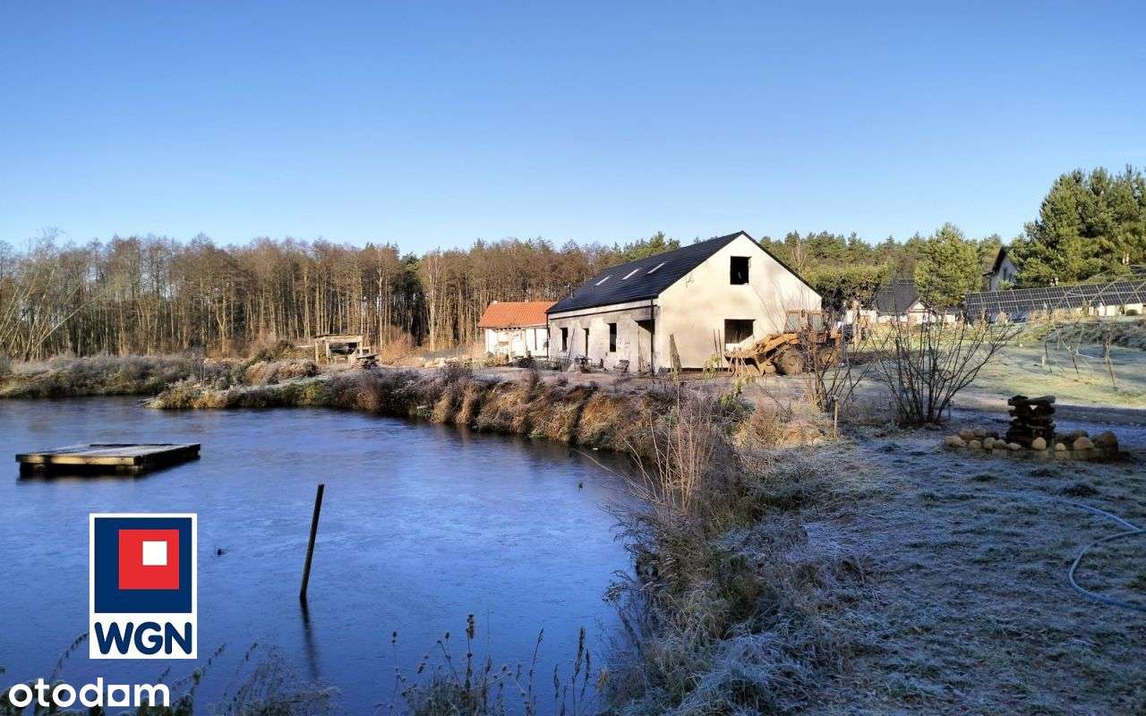 Posiadłość ze stawem z domem w budowie .-10