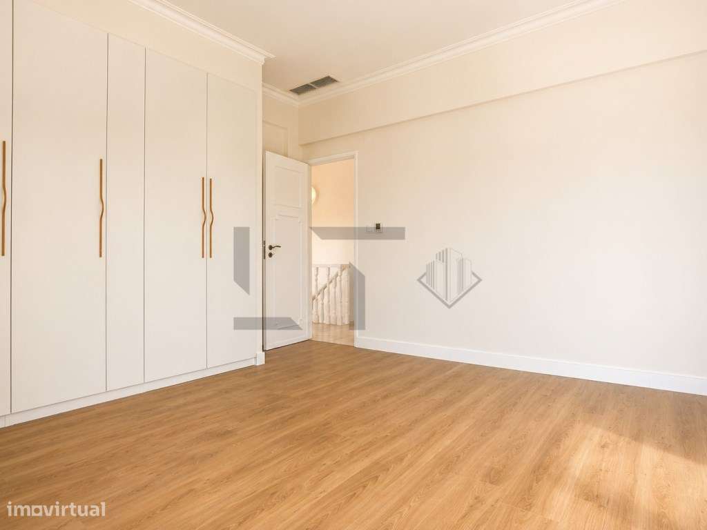 Moradia T4 em Banda totalmente Renovada com Garagem, para Venda na ...-27
