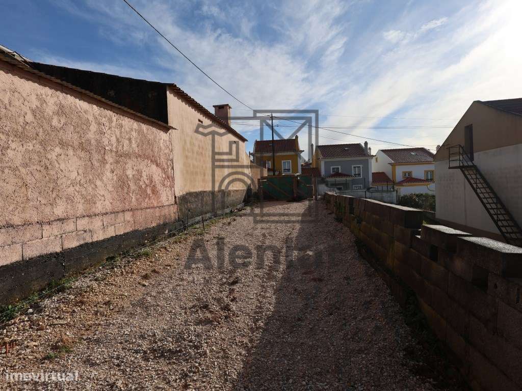 Moradia para restauro em Alenquer-25