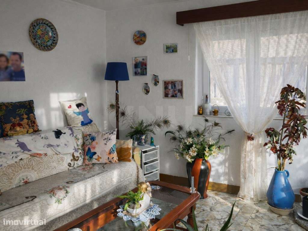 À primeira vista é uma casa como tantas outras. Na prática, é muito...-8