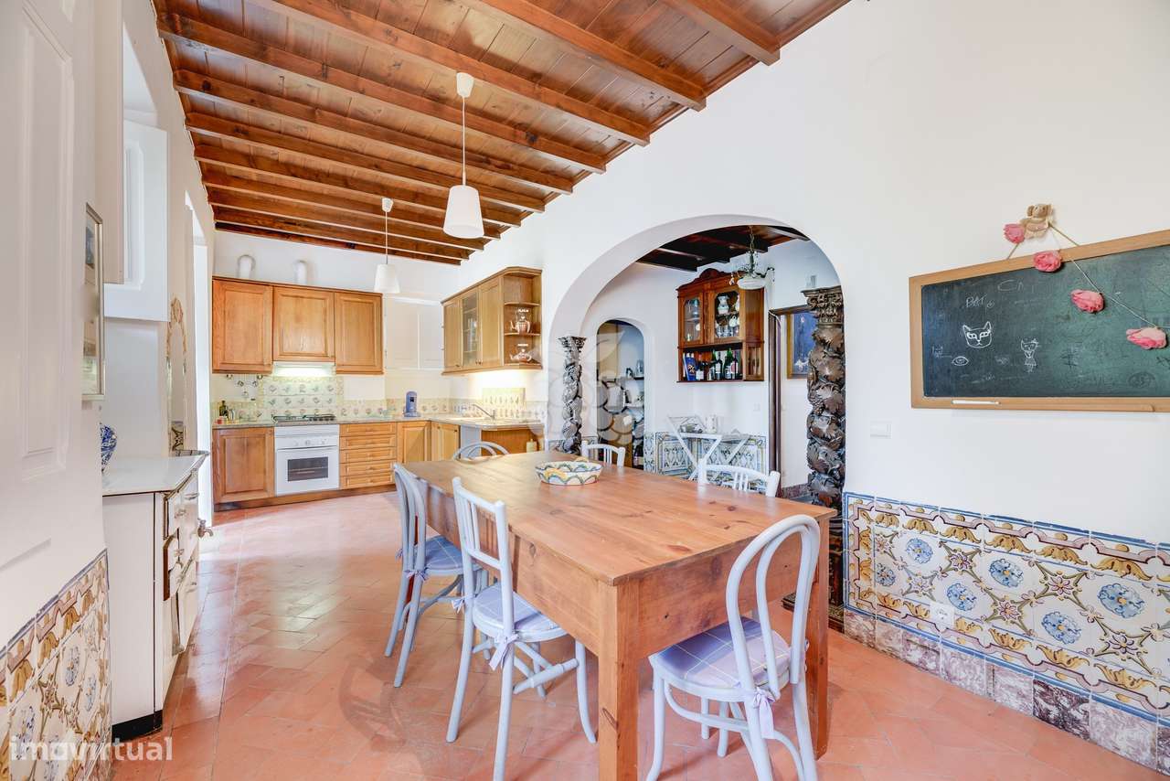 Moradia histórica T6  em Sintra com jardim, piscina e garagem-16