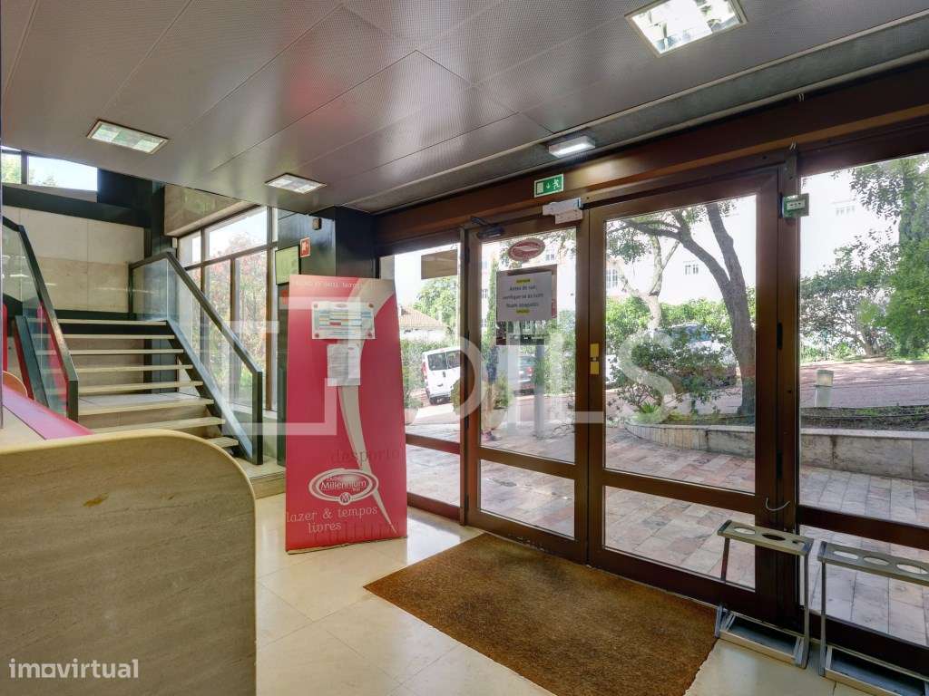 Loja com rendimento nas Laranjeiras, Lisboa - Grande imagem: 3/34