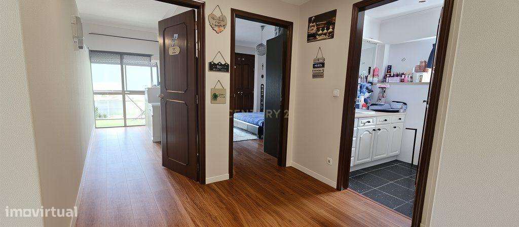 Amadora - Reboleira, apartamento T2 com 94m2, sala com lareira, 2 vara-8