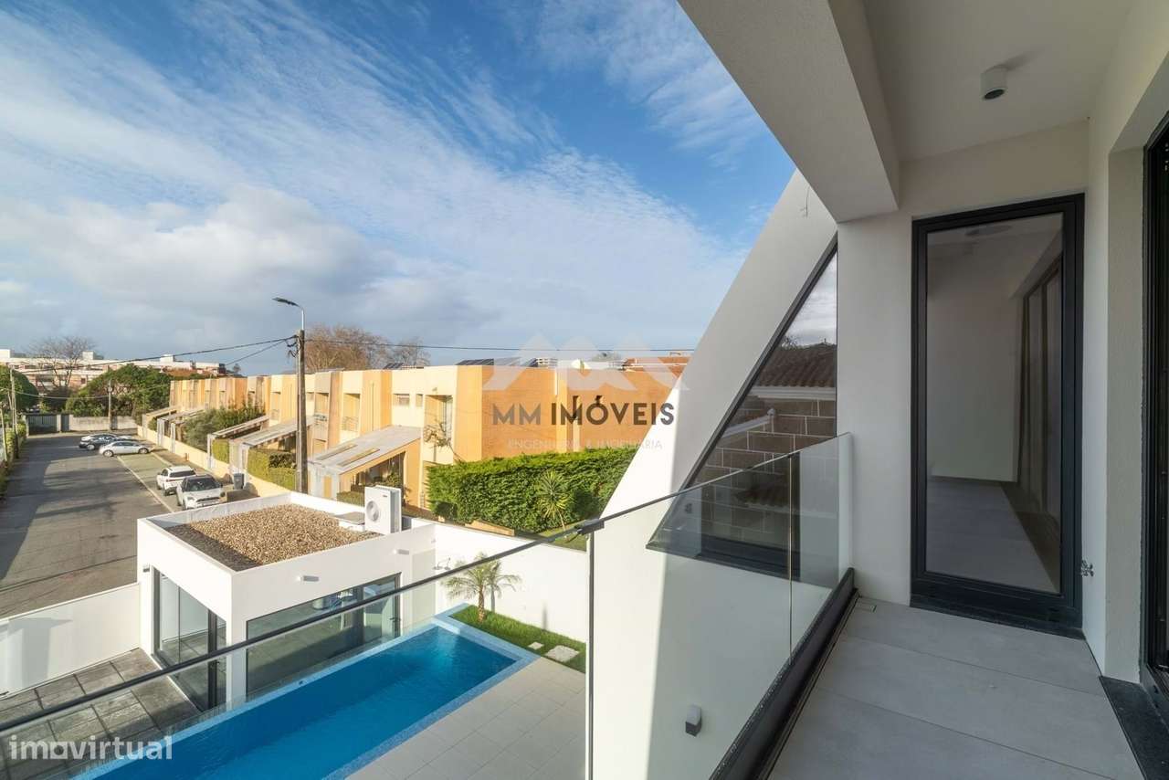 Moradia T3+1 | NOVA | Piscina | Francelos | 4 Frentes | Box | Praia-23