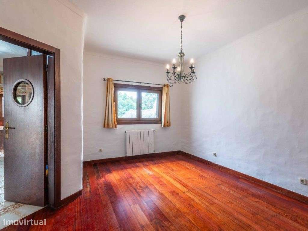 Moradia 5 quartos (V4+1) estilo tradicional com piscina perto do ce...-25