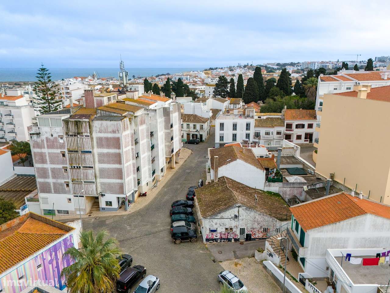MORADIA COM QUINTAL NO CENTRO DE LAGOS COM POSSIBILIDADE DE CONSTRUÇÃO - Grande imagem: 4/6