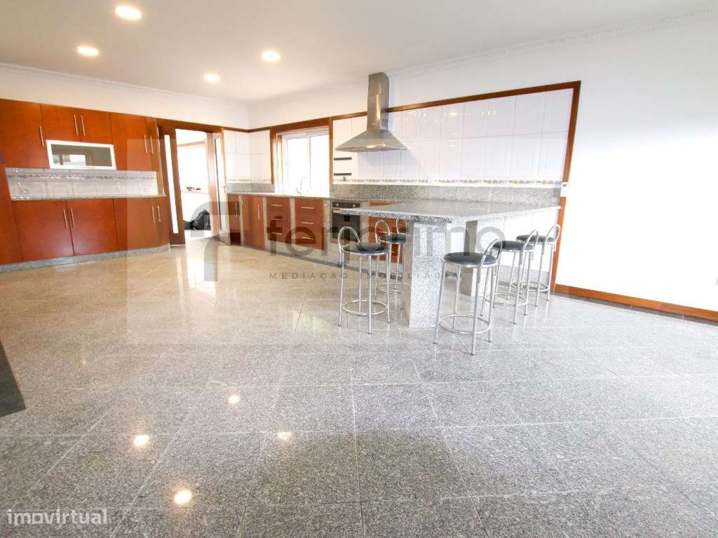 Magnífica Moradia, em zona tranquila-7