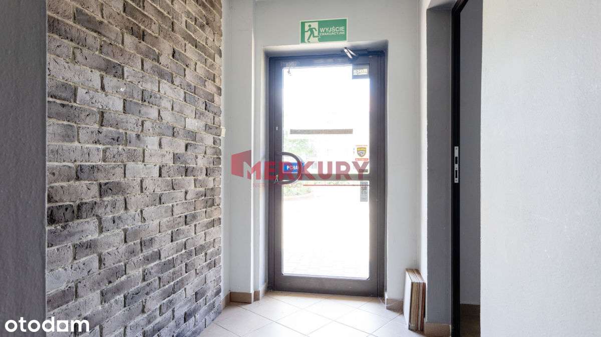 Witryna, okna na ulicę Wyszyńskiego-10