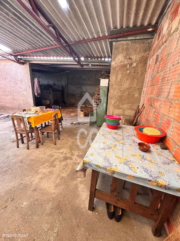 Venda global: Moradia térrea de quatro assoalhadas, e, terreno rústico-9