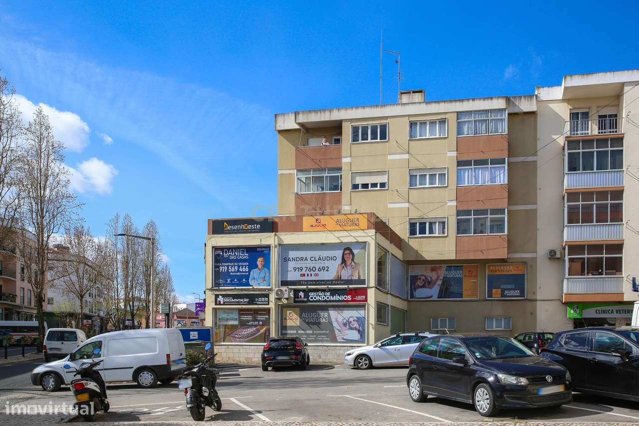 Prédio no Centro da Lourinhã - Grande imagem: 2/47