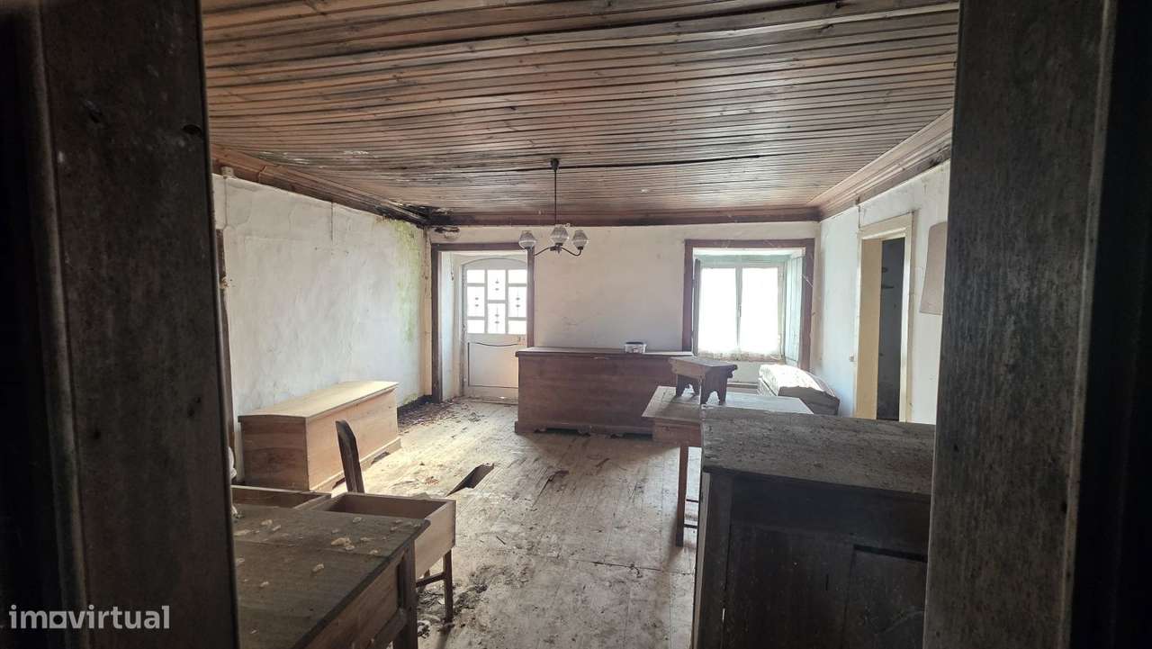 Moradia para restaurar, com terreno, perto de Ferreira do Zêzere-23
