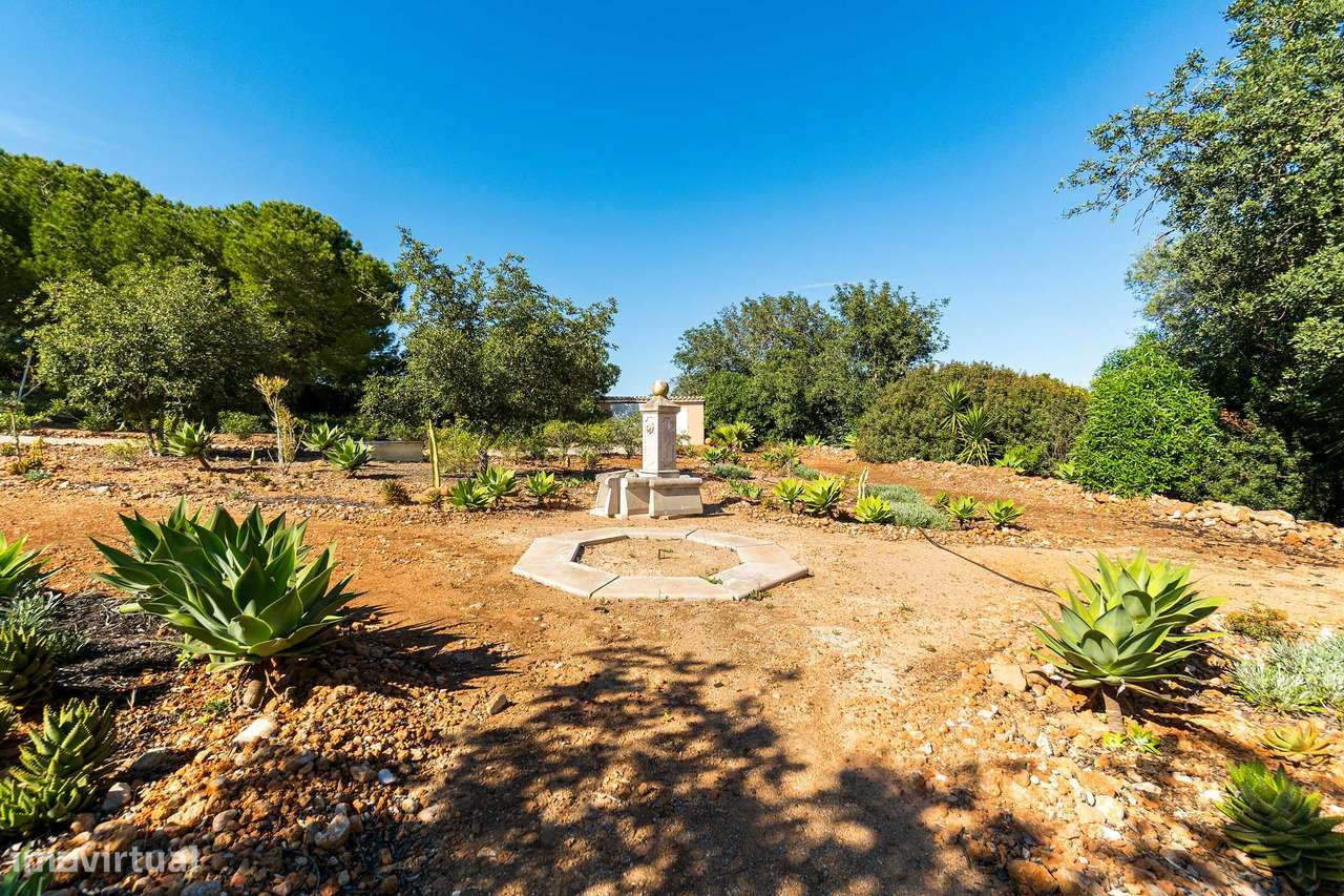 Moradia de luxo com piscina, anexo, campo de ténis  e jardim-45