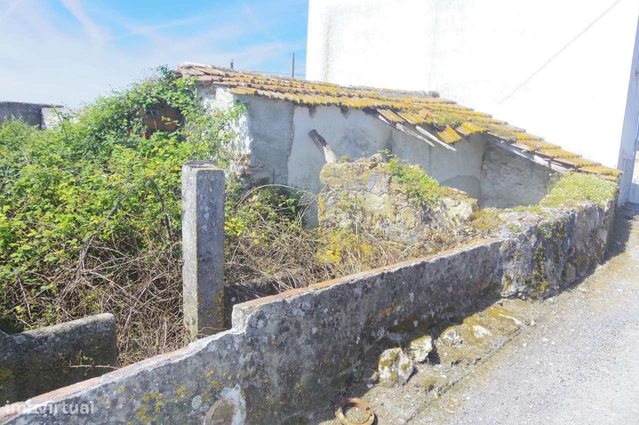 Terreno com Ruina e Projeto em curso para Moradia T2 Geminada , no...-16