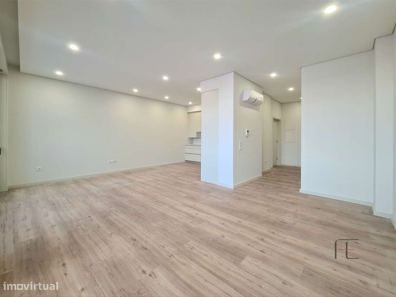 Apartamento T2 novo, centro de Espinho, varanda, terraço e garagem - Grande imagem: 5/15