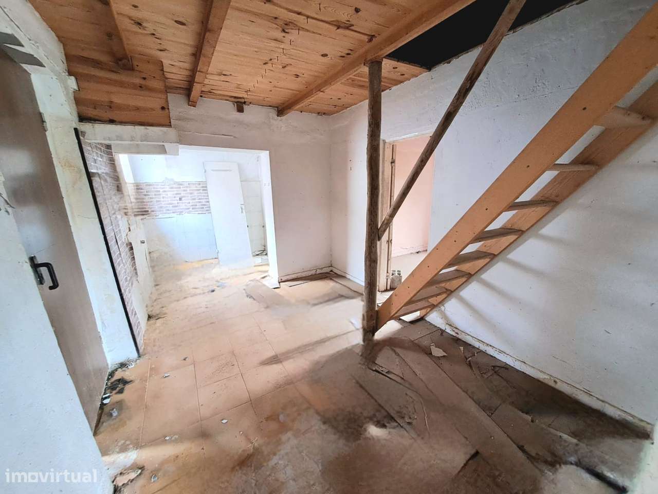 Moradia com 4080 m² para Remodelação, Sarge - Torres Vedras-6