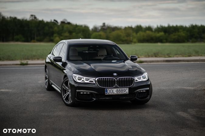 BMW Seria 7 750Li - 1