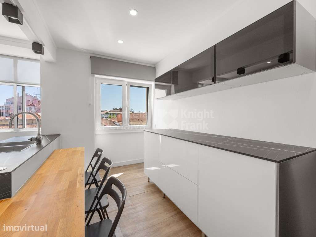 Apartamento T2 renovado com varanda em Arroios-15