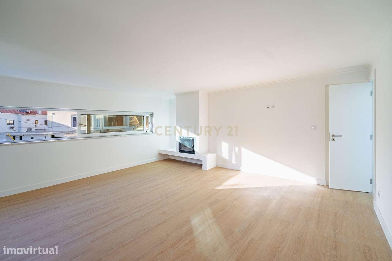 Moradia T6 com Piscina - Charneca de Caparica-42