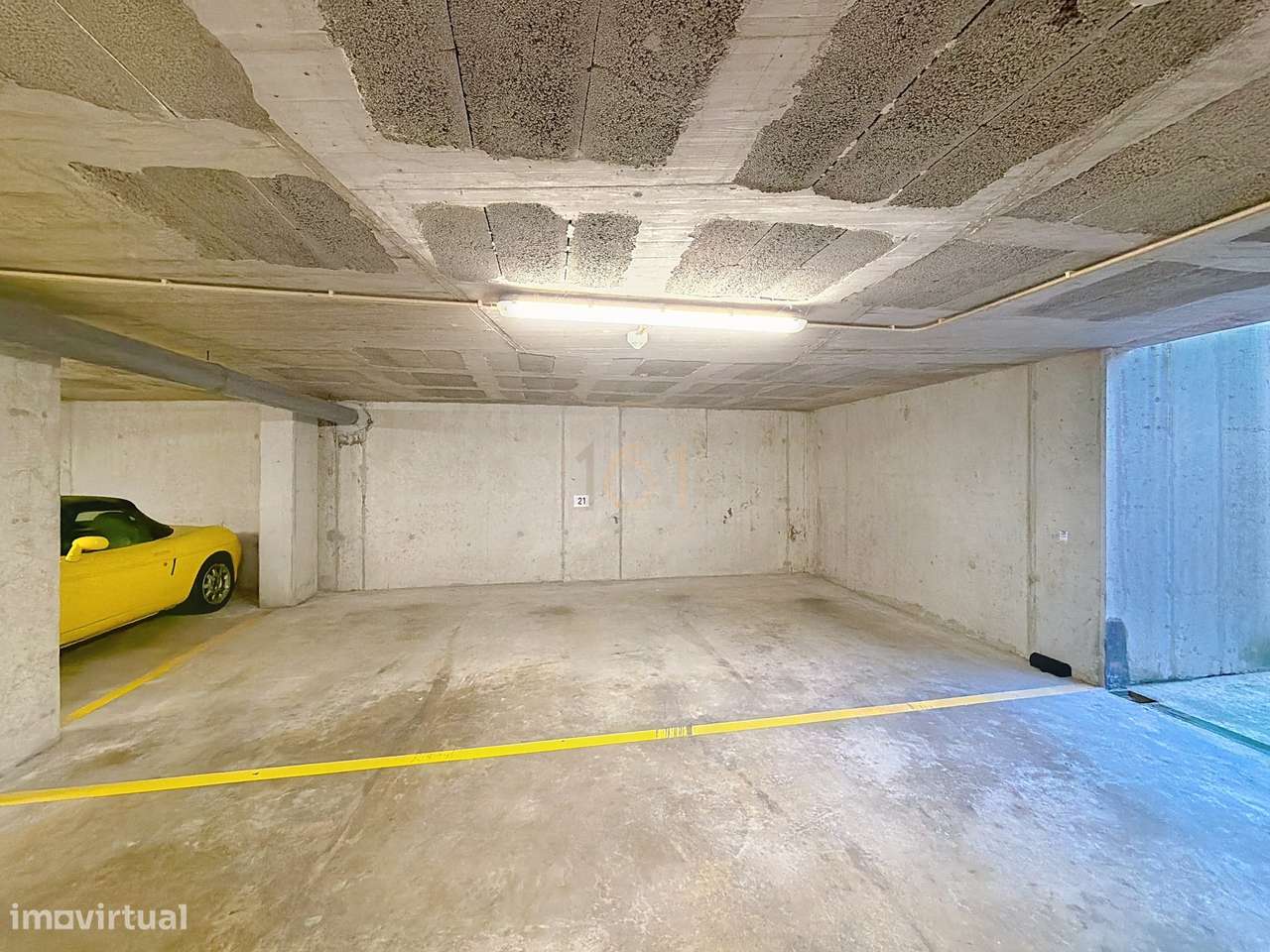 Apartamento T4 Duplex com Terraço e 4 Lugares de Garagem, com Possibil-39