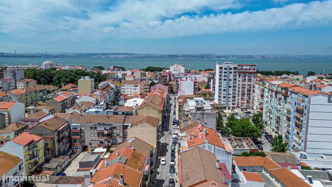 Moradia T3 no Barreiro com Ligação Rápida a Lisboa-31