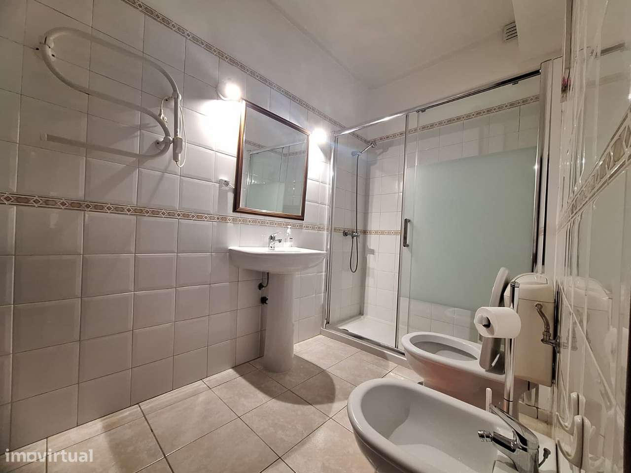 Arrenda-se ao ano Apartamento T2, R/C, mobilado, em Faro. 1200€/mês - Grande imagem: 5/5