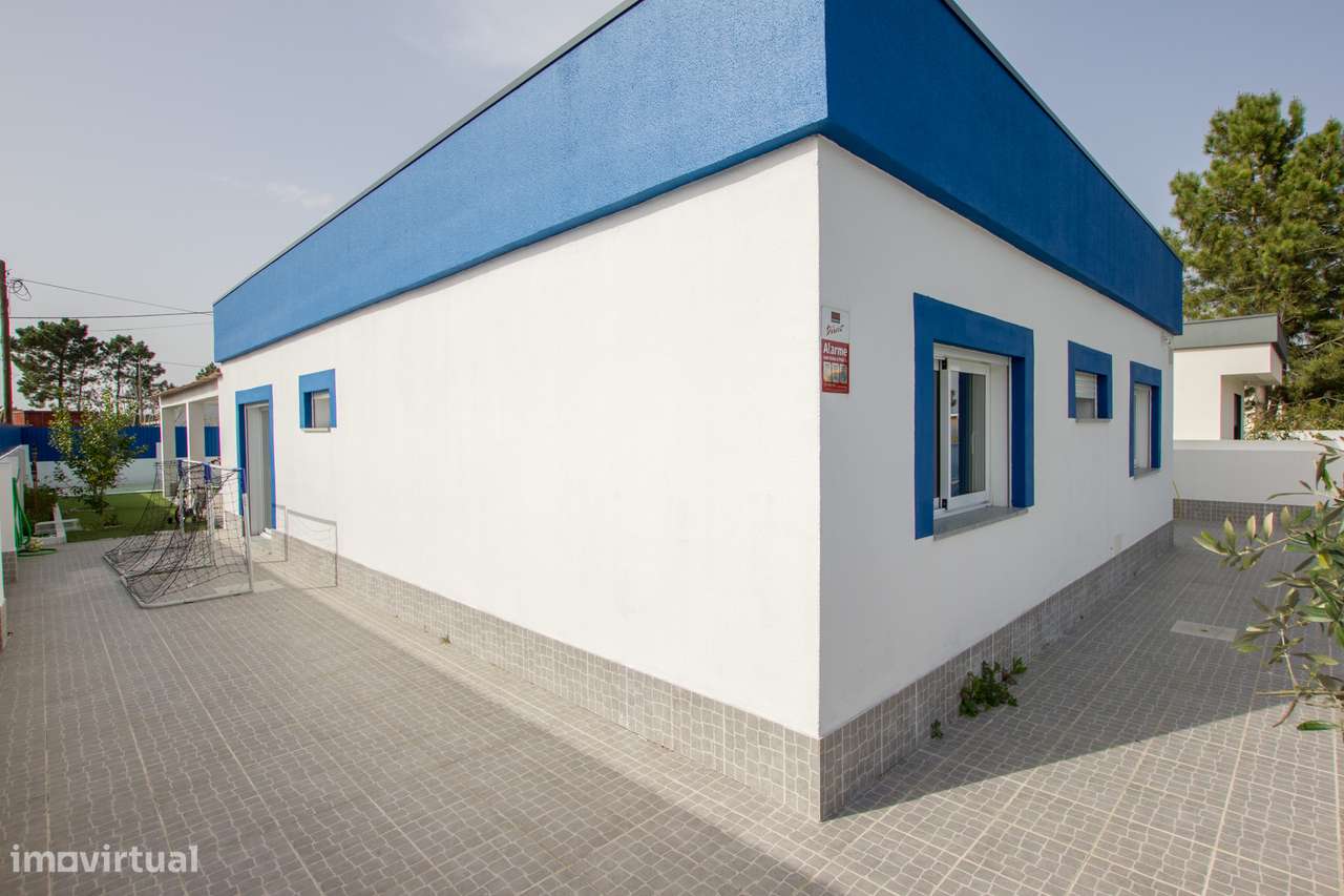 Moradia isolada com piscina aquecida num terreno de 398 m²!-7